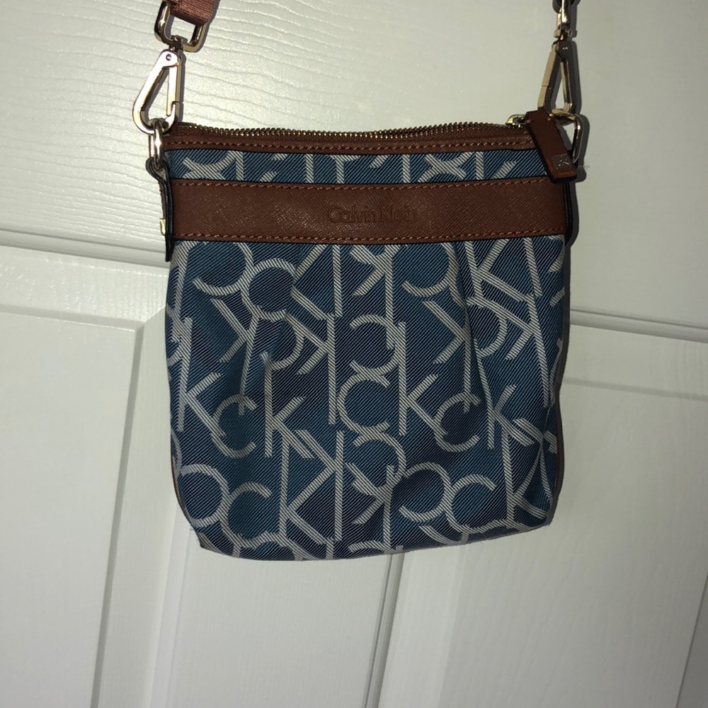 Calvin Klein crossbody!!